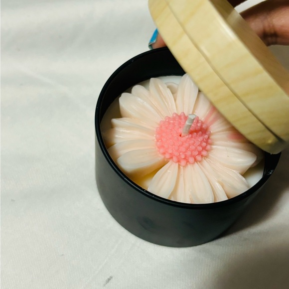 Flower candle - Picture 2 of 4